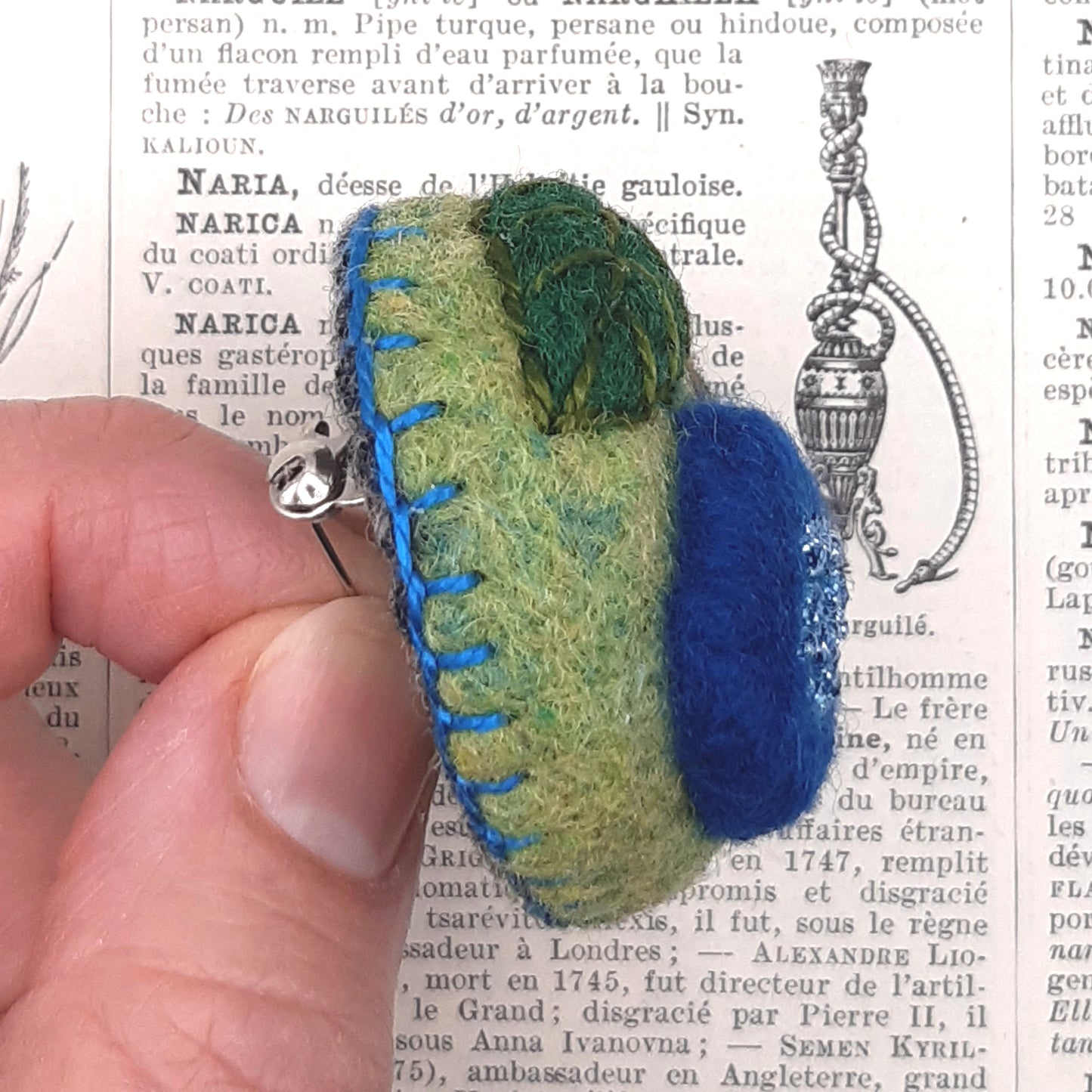 Broche Fleur Bleue en Feutrine Brodée