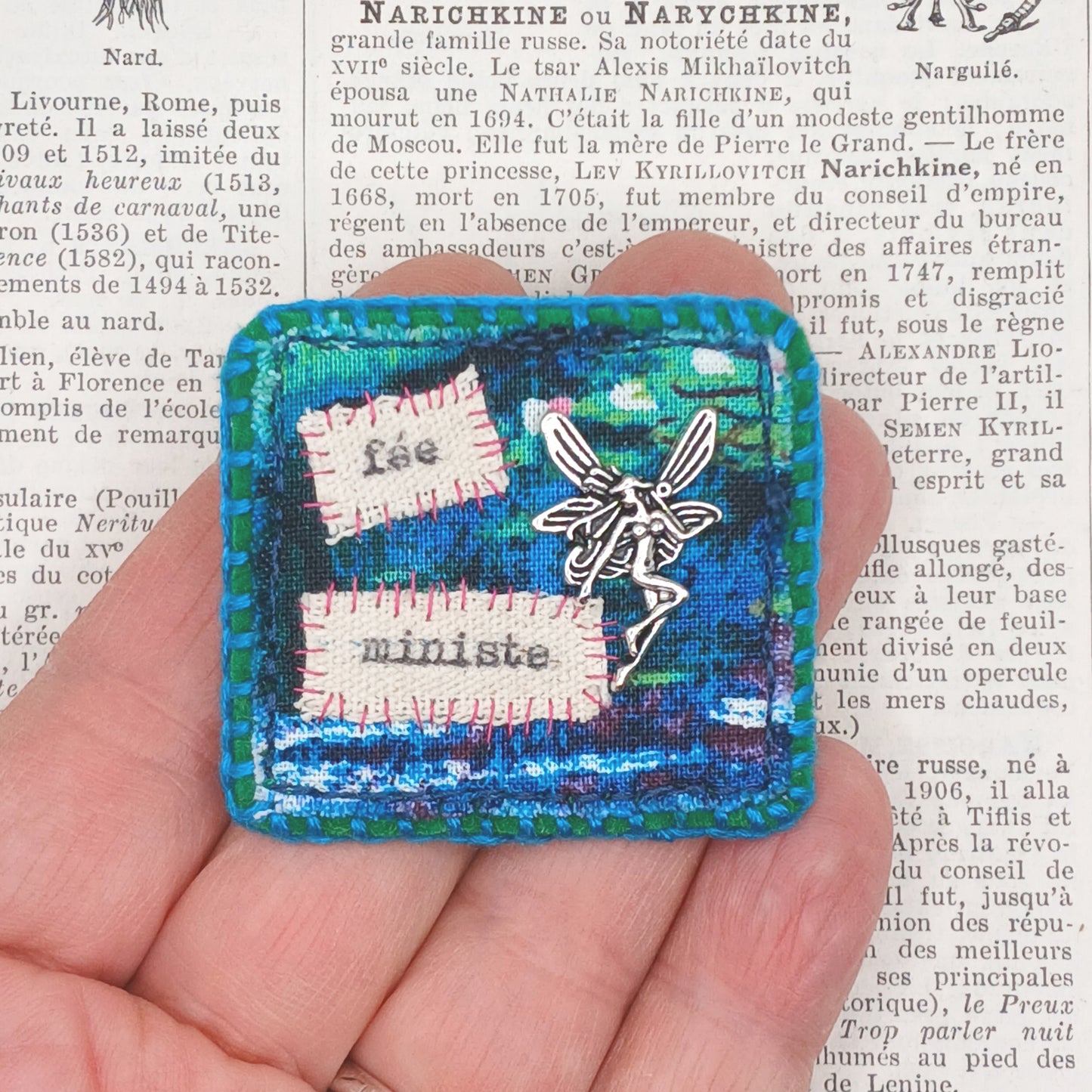 Broche Textile Poétique "fée ministe"