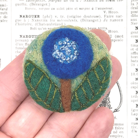 Broche Fleur Bleue en Feutrine Brodée